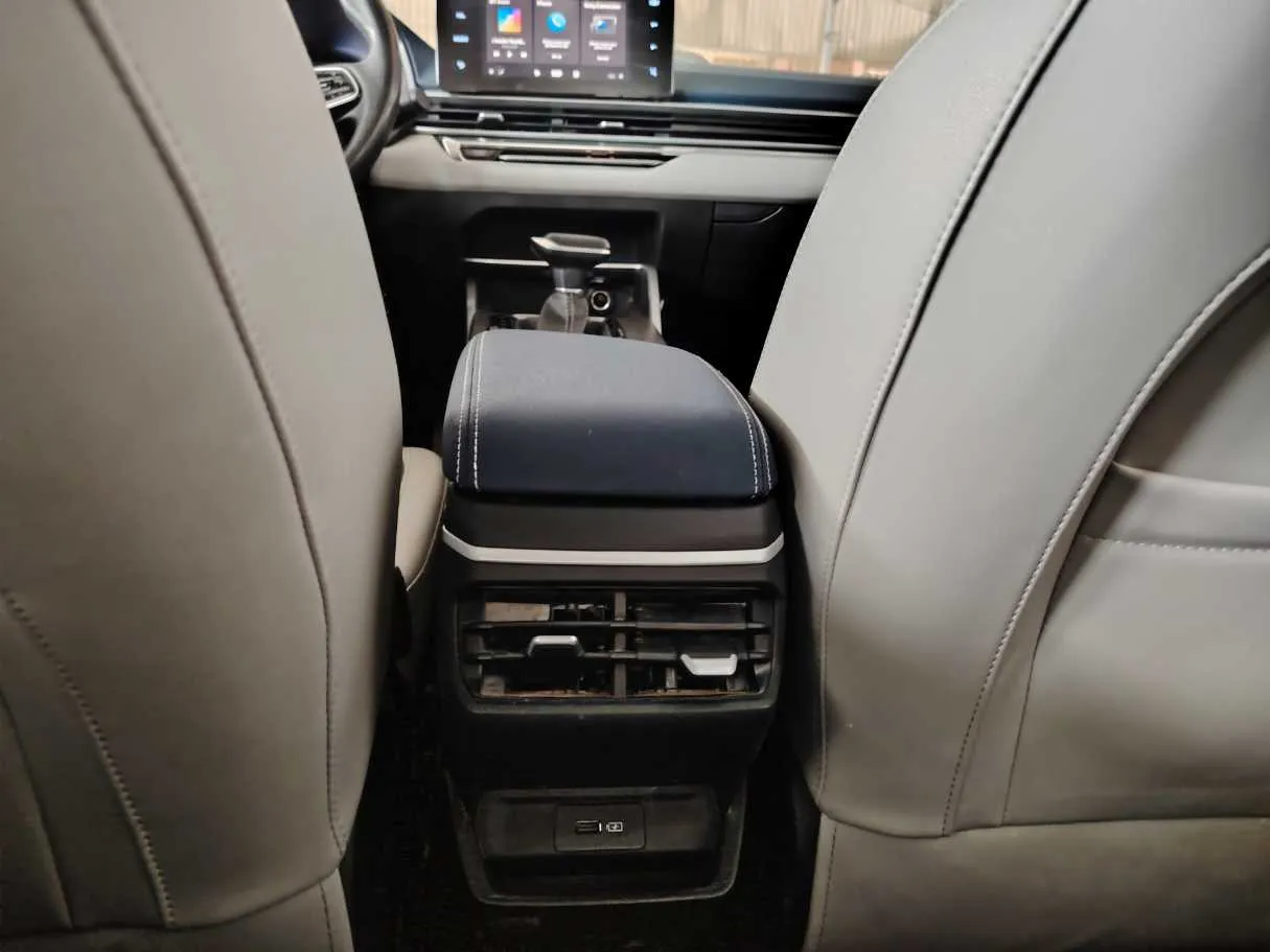 Car image 29