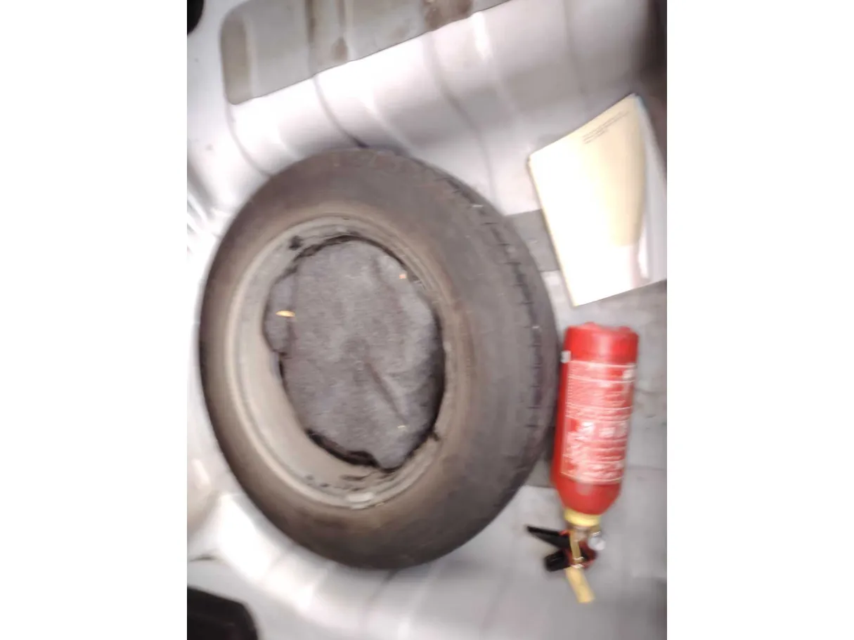 Car image 27