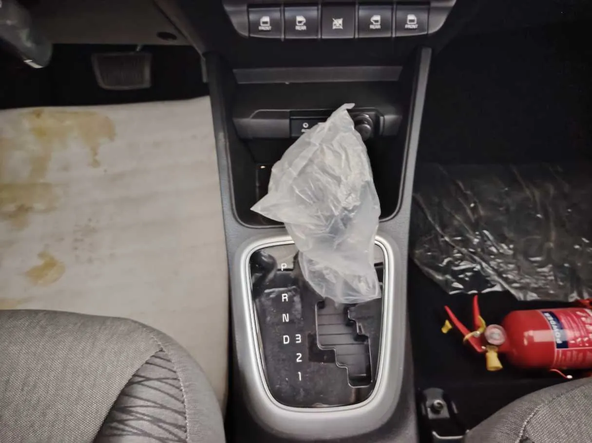 Car image 21