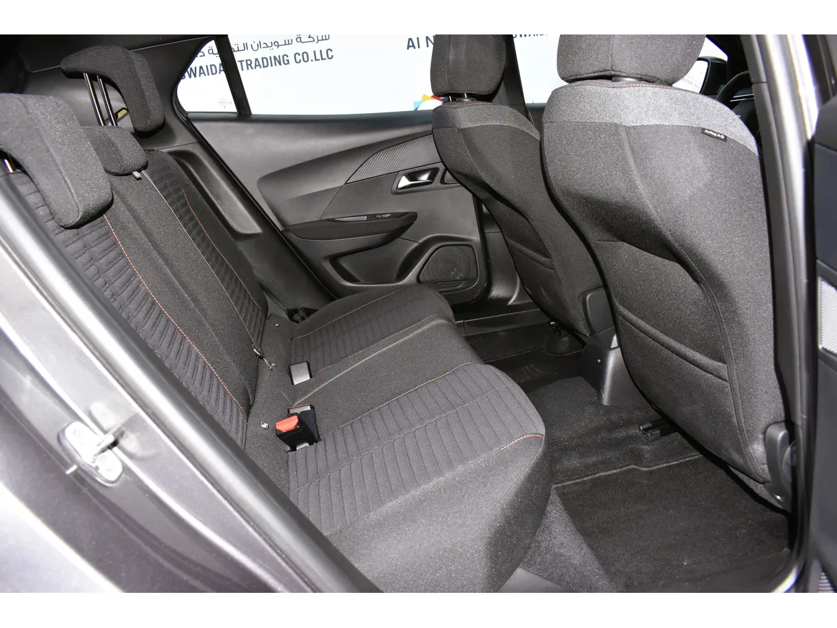 Car image 11