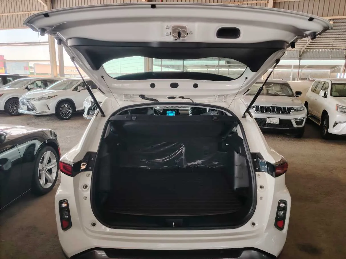 Car image 29