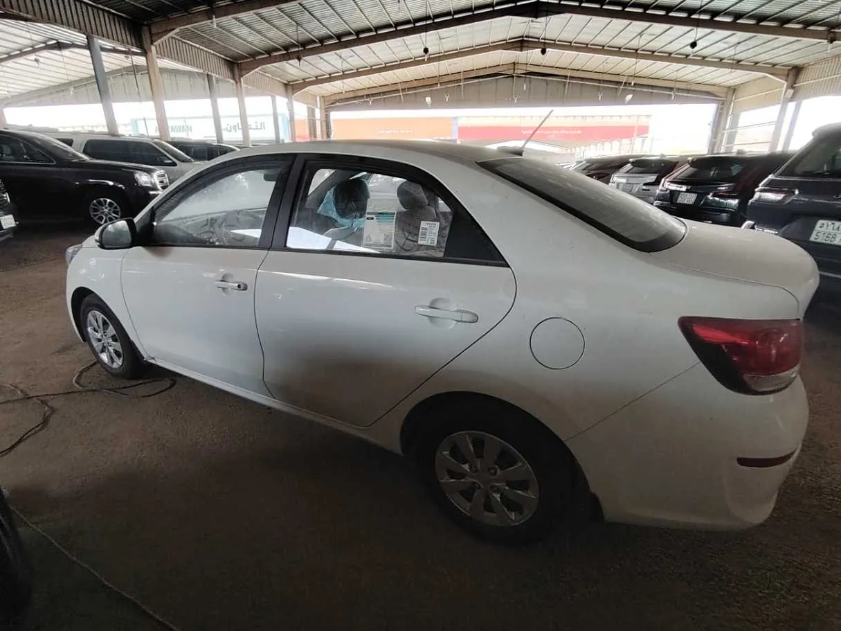 Car image 8