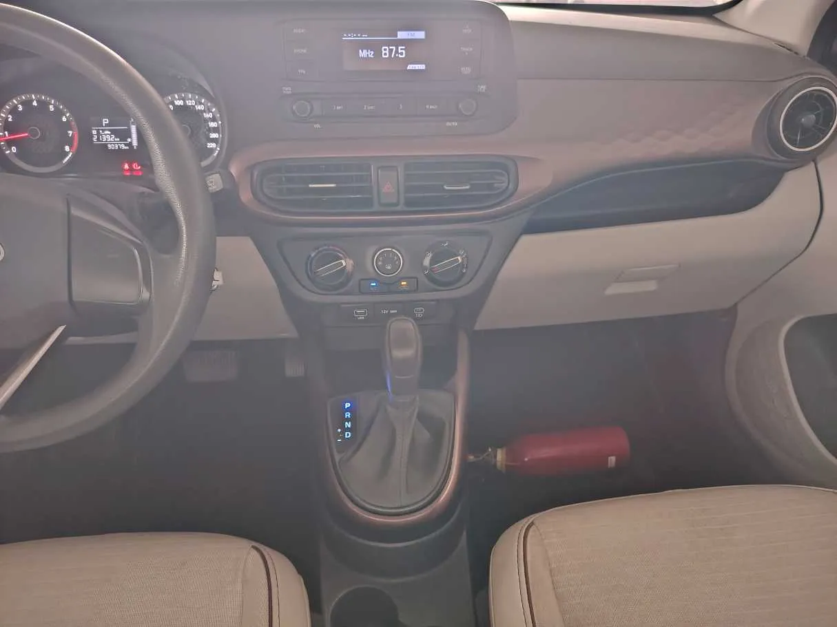 Car image 19