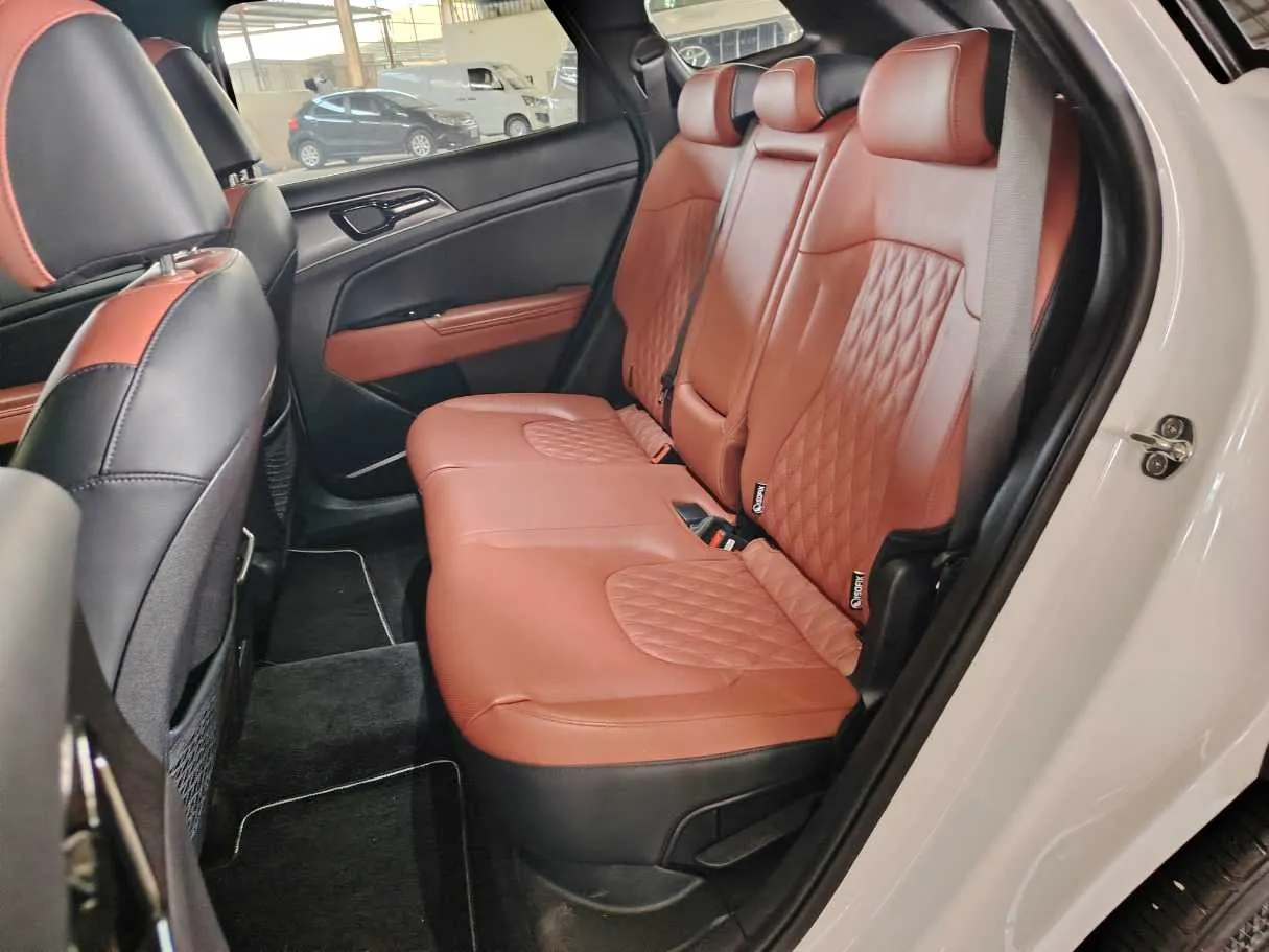 Car image 22