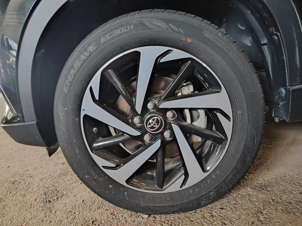 Car image 9