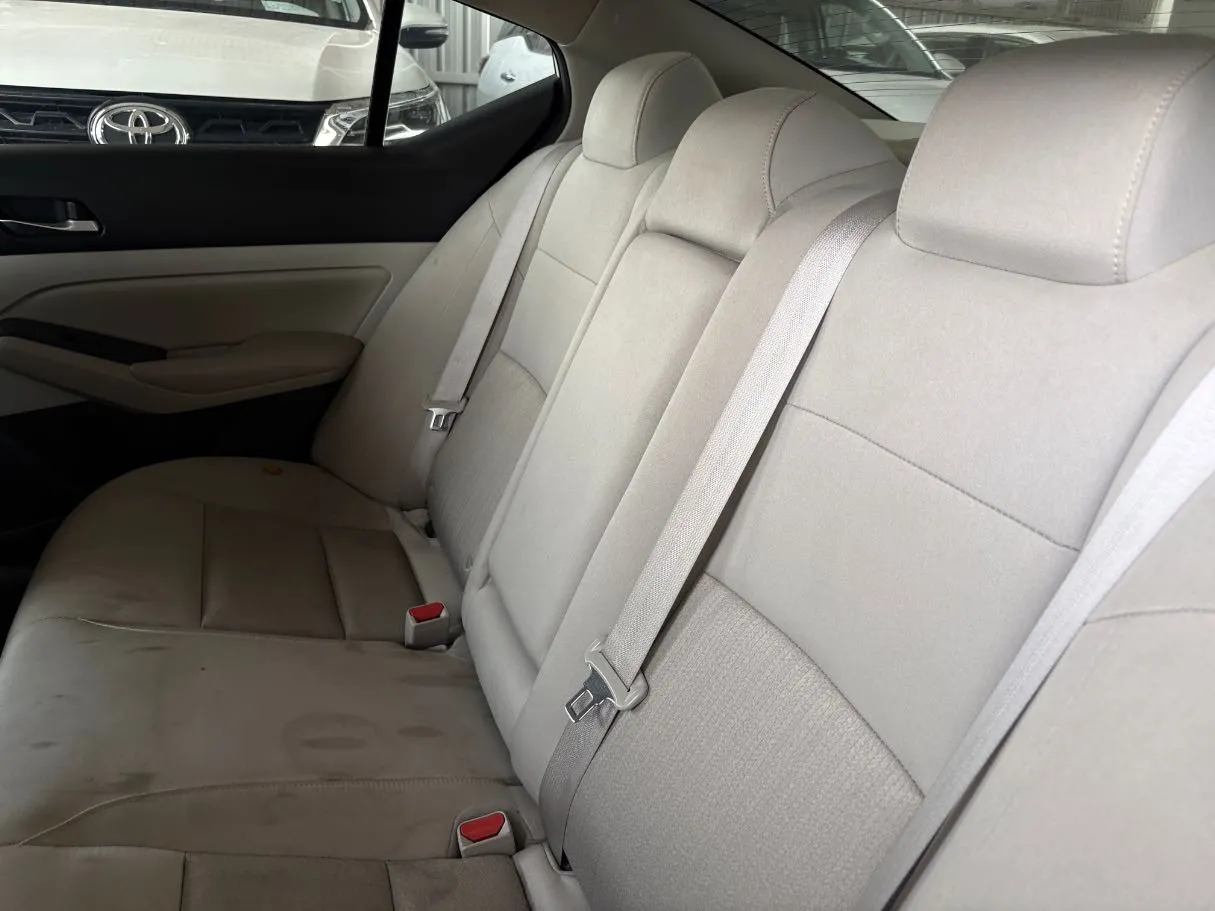 Car image 16