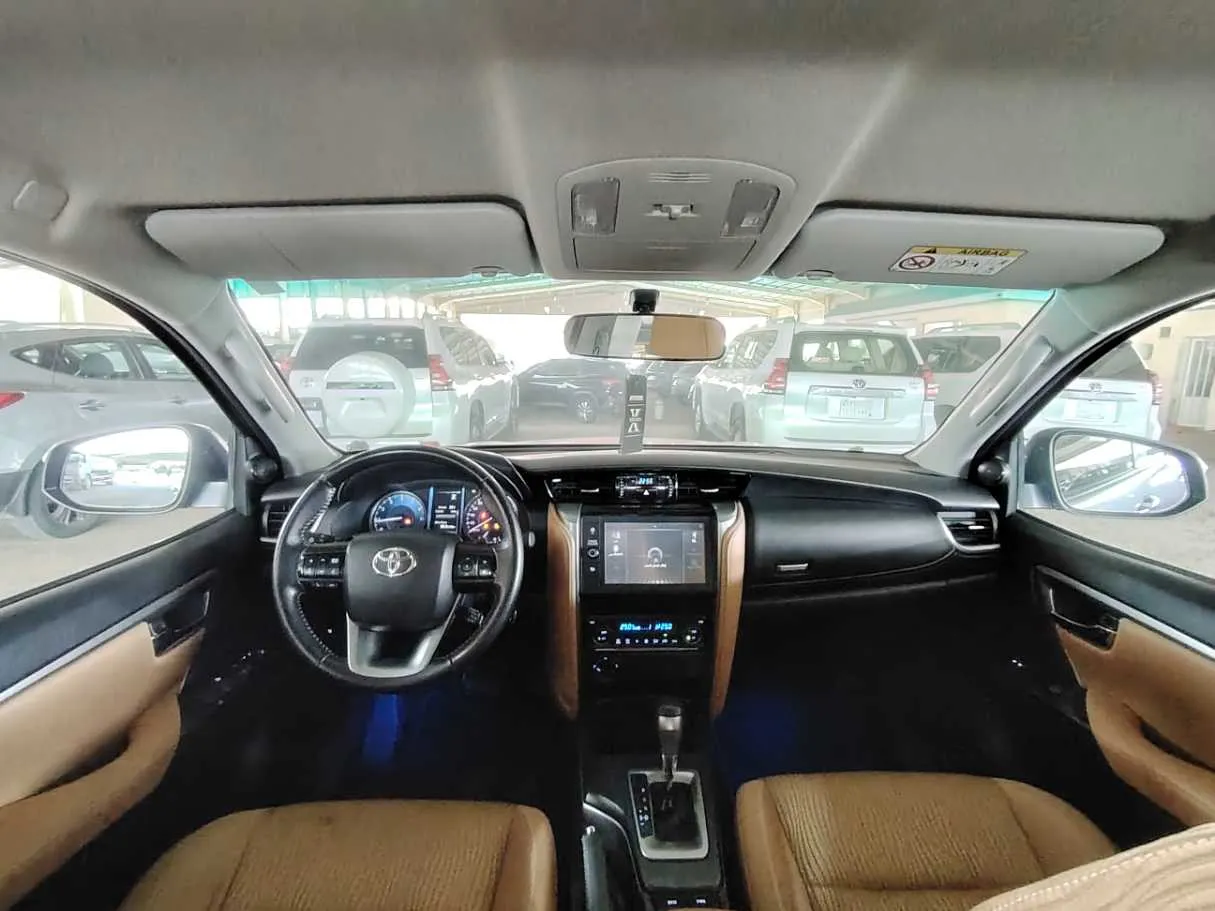 Car image 19