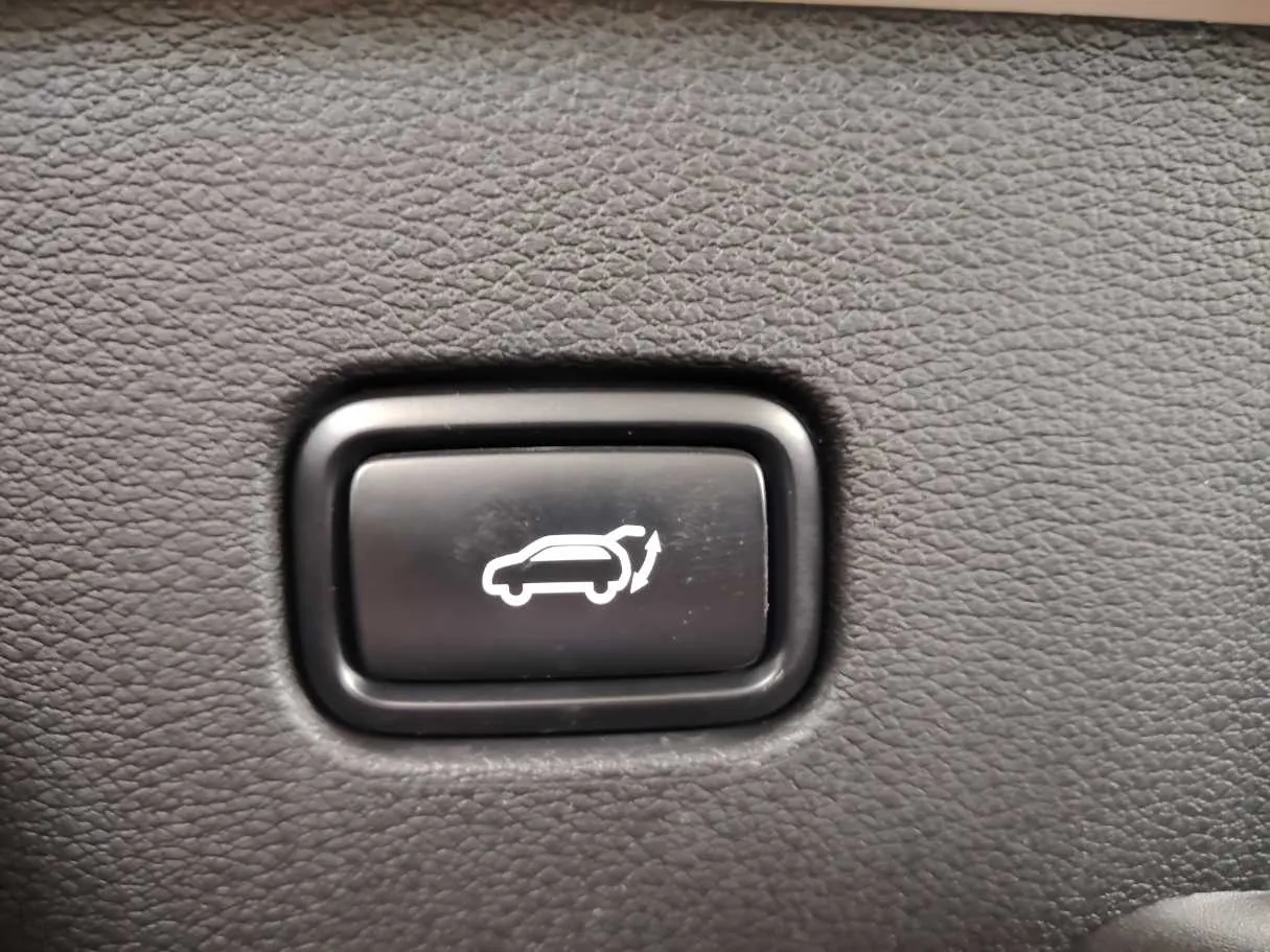 Car image 34