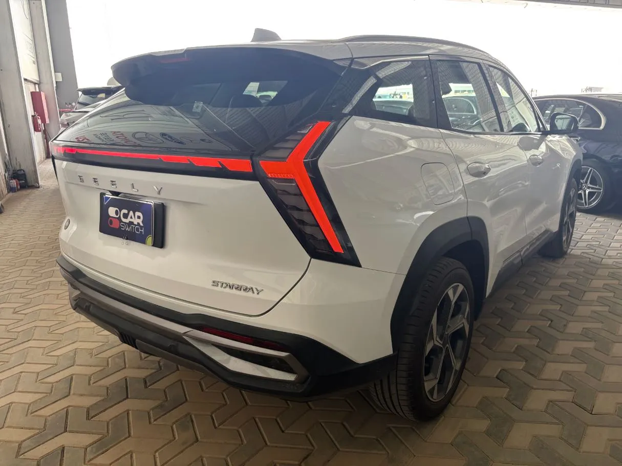 Car image 4