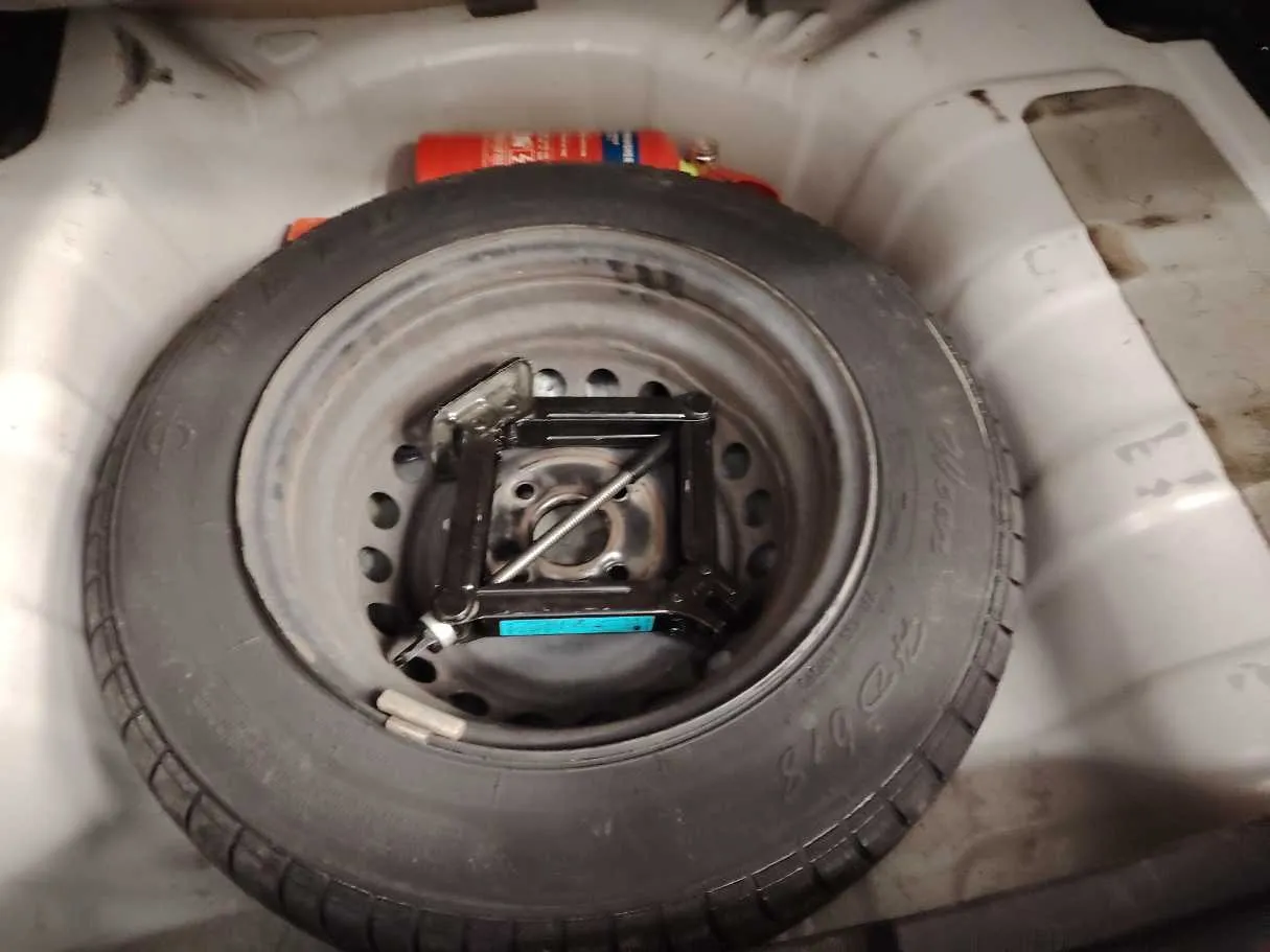 Car image 27