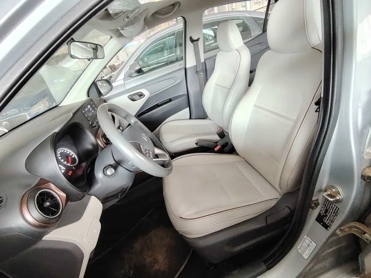 Car image 11