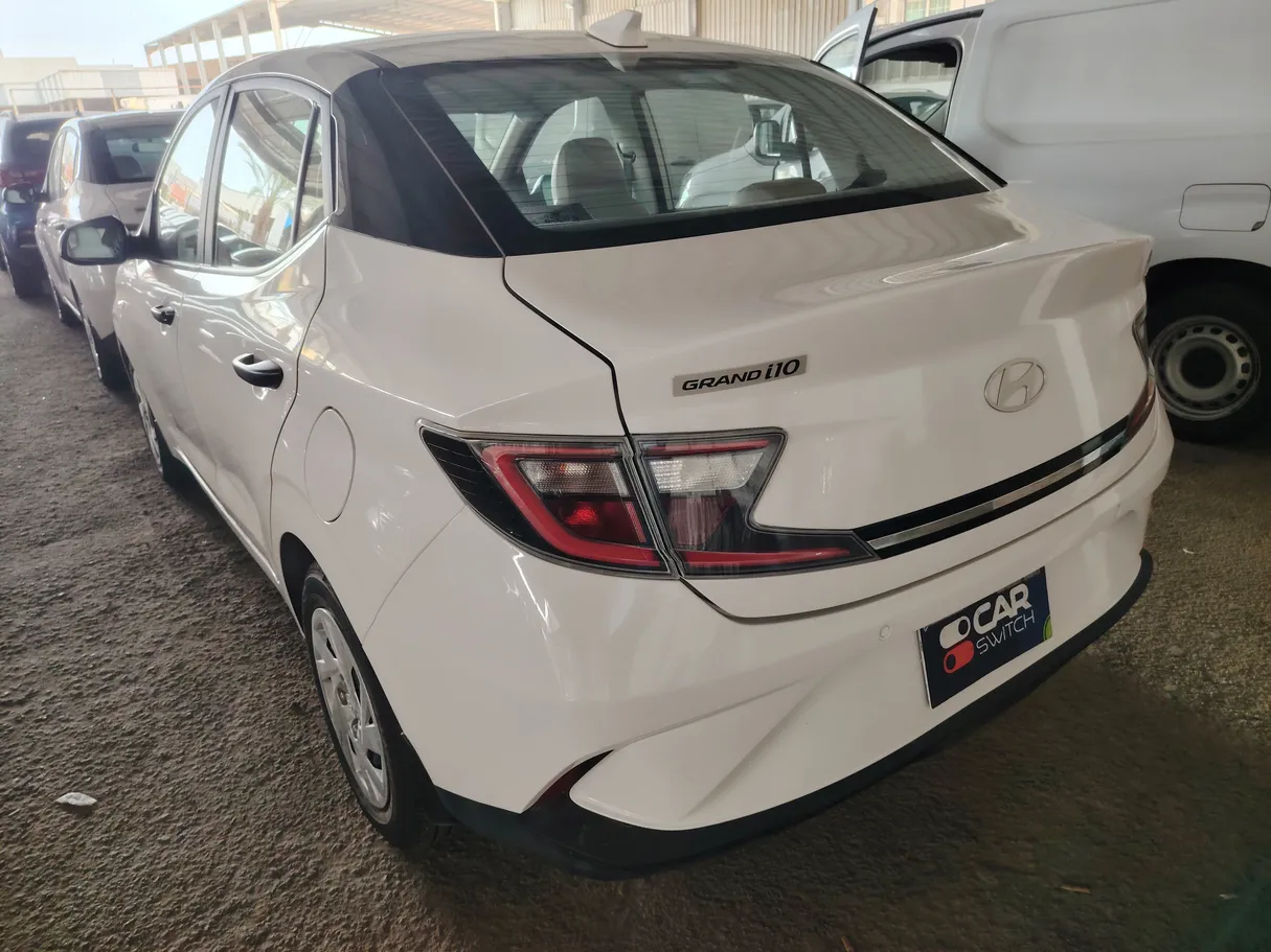 Car image 7