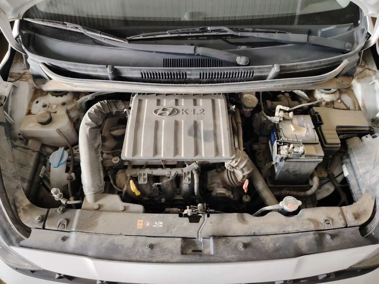 Car image 26