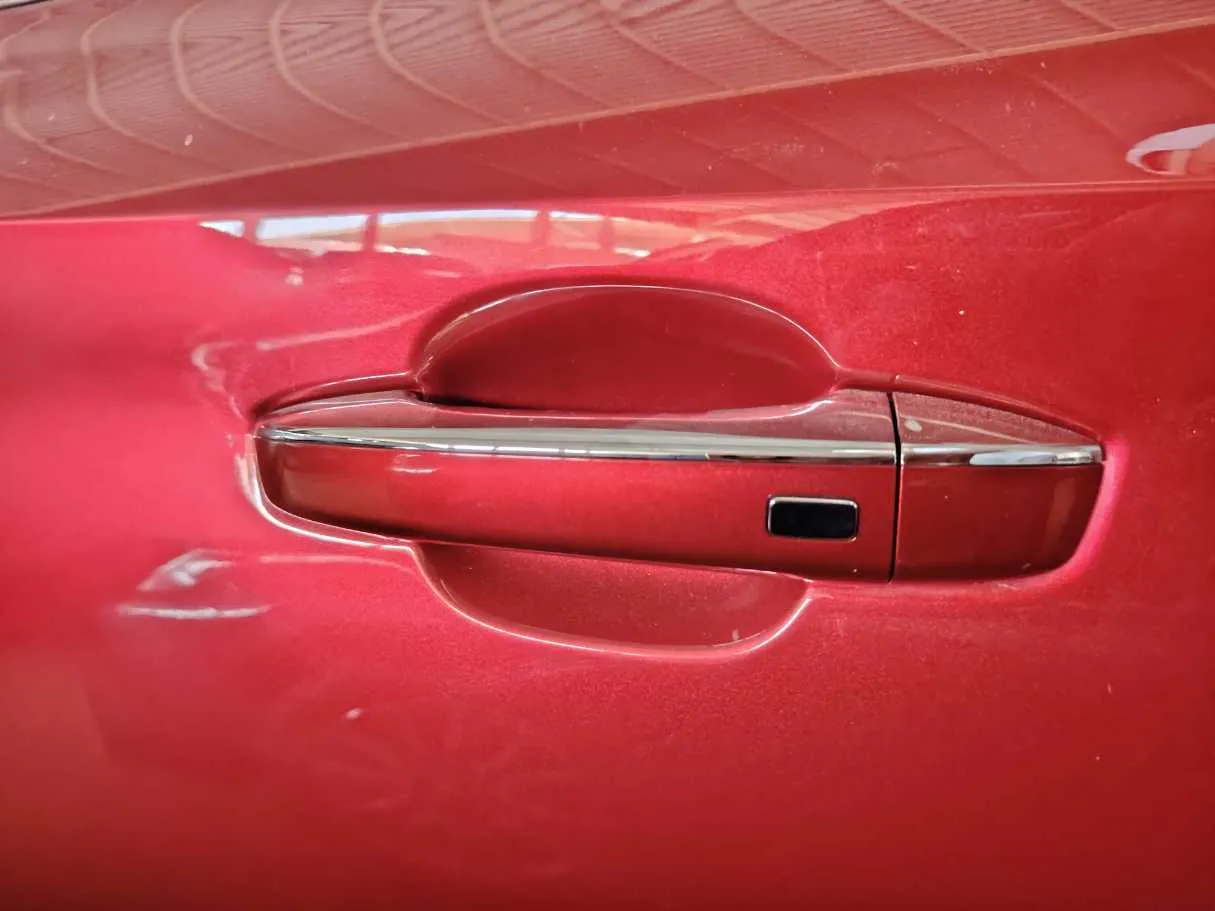 Car image 11