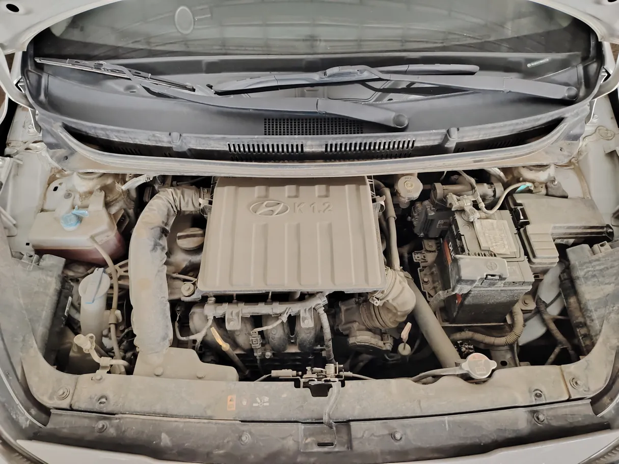 Car image 26