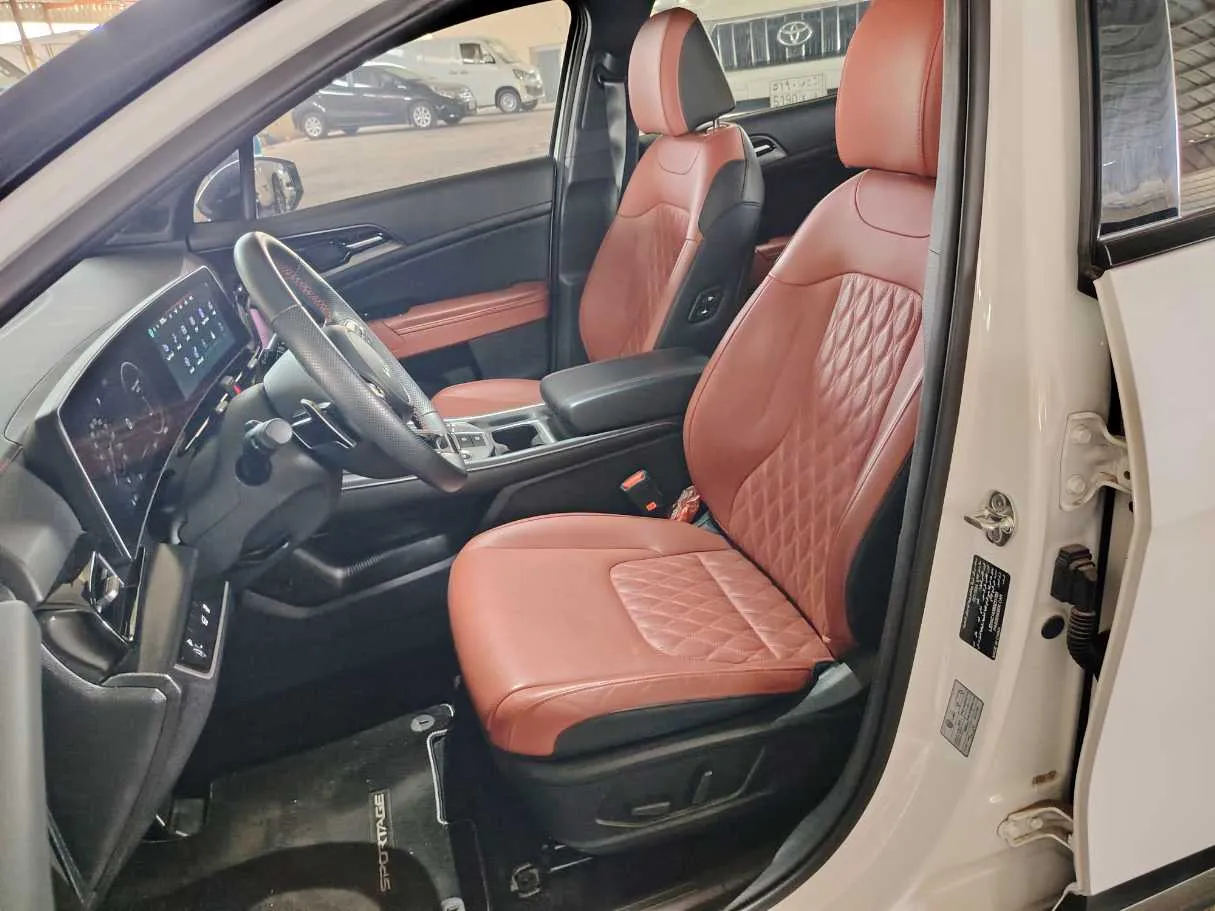 Car image 16