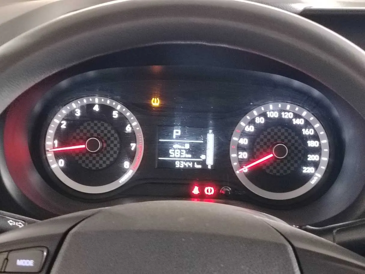 Car image 24