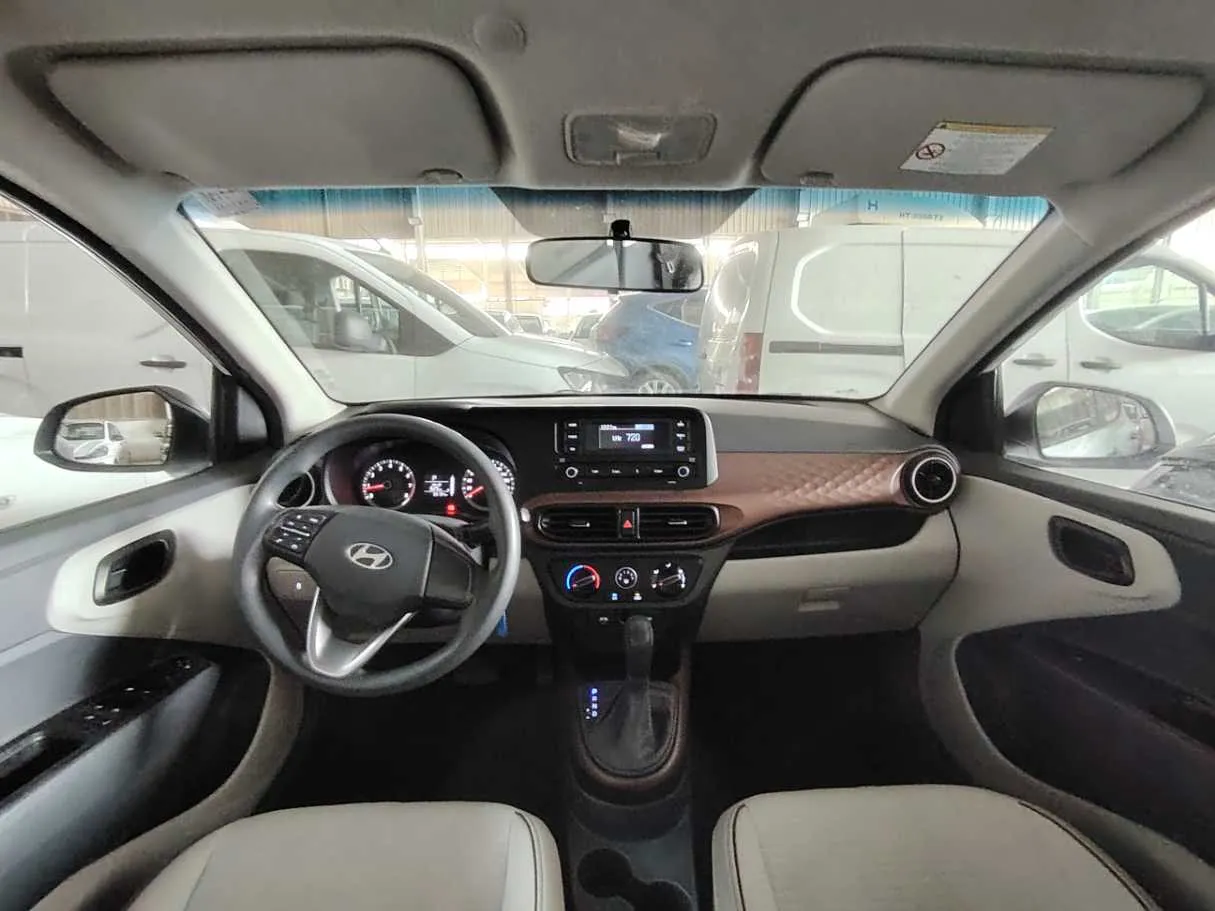 Car image 18