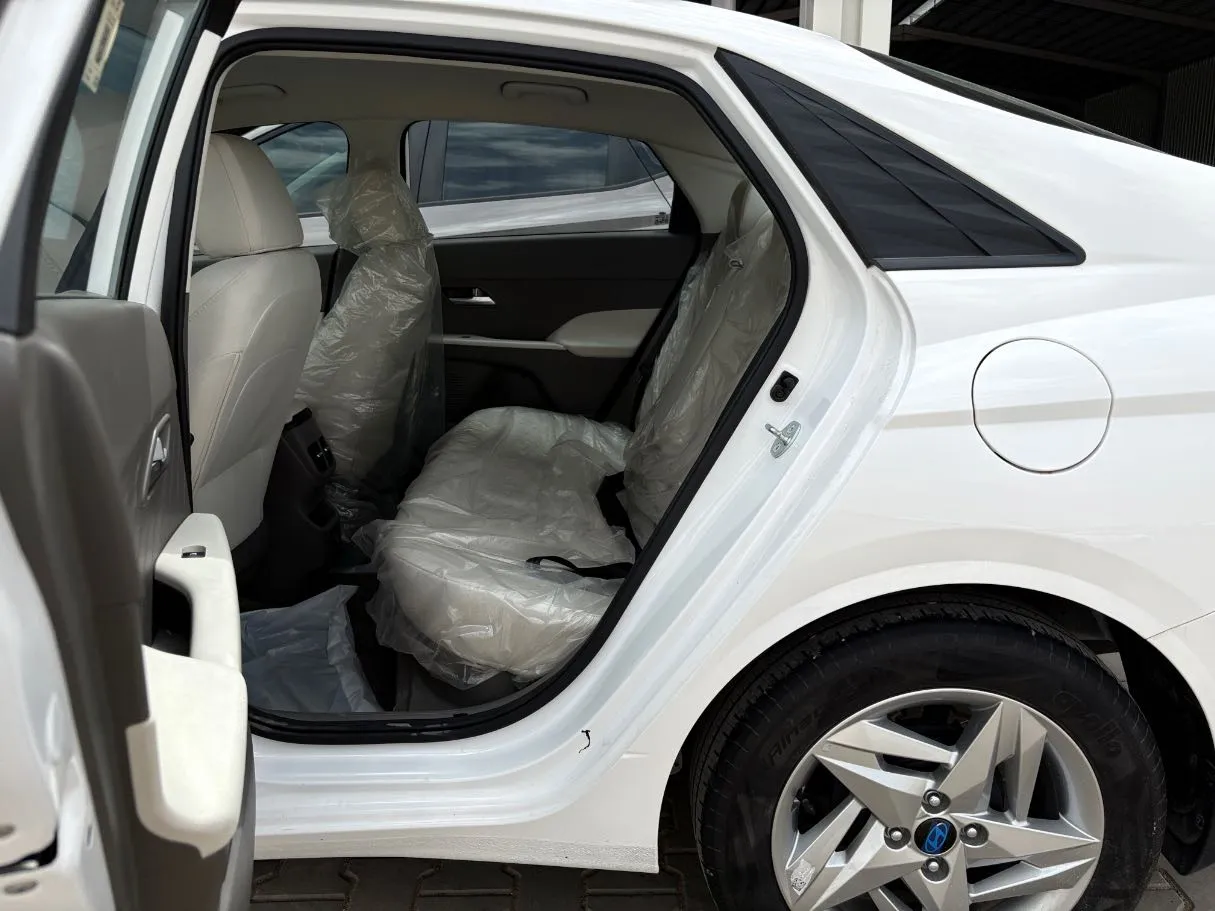 Car image 20