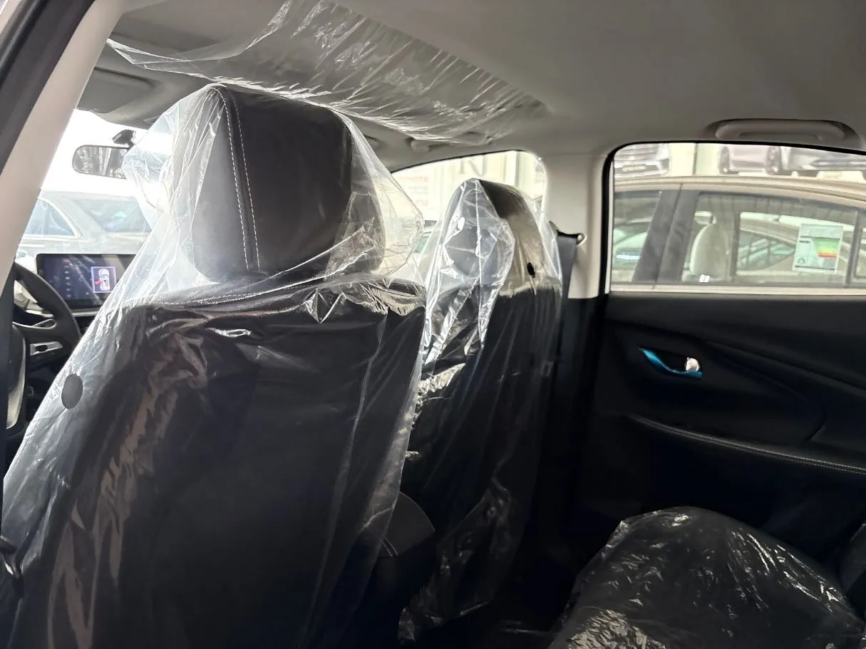 Car image 18