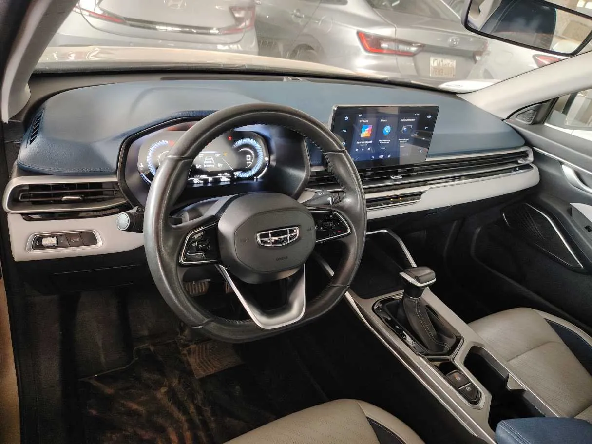 Car image 15