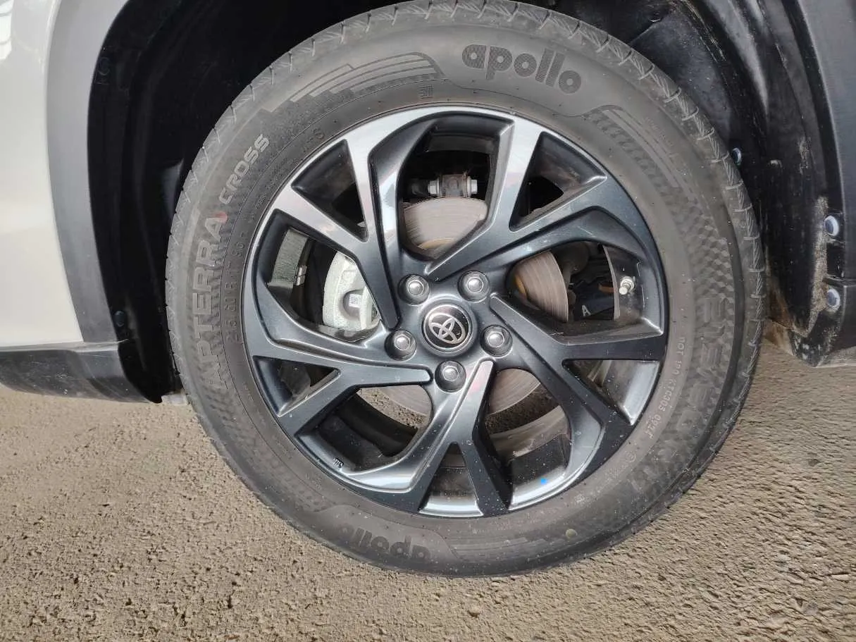 Car image 9