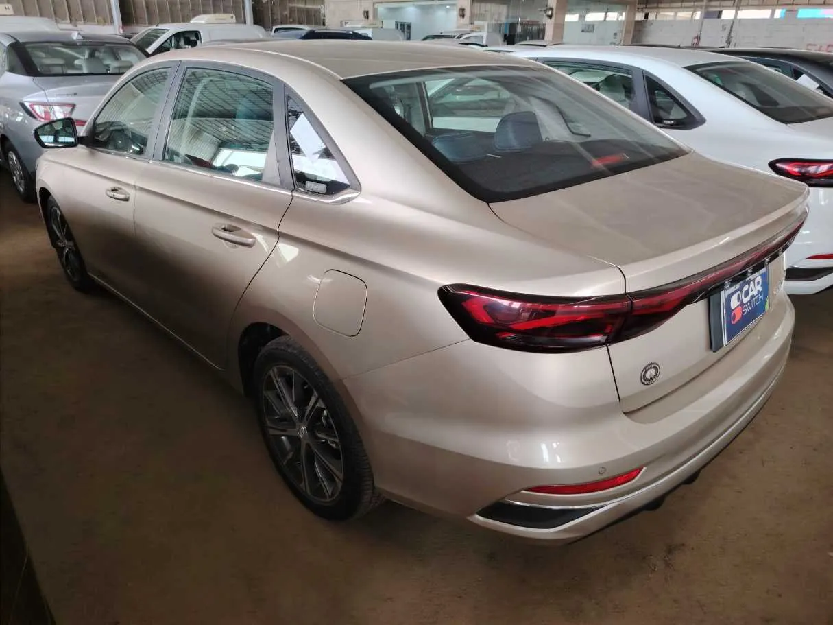 Car image 8