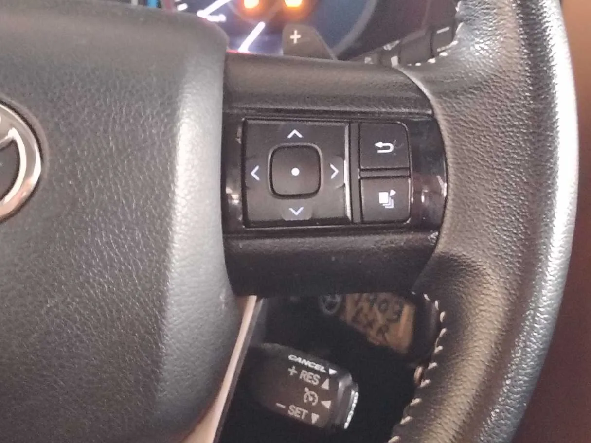 Car image 26