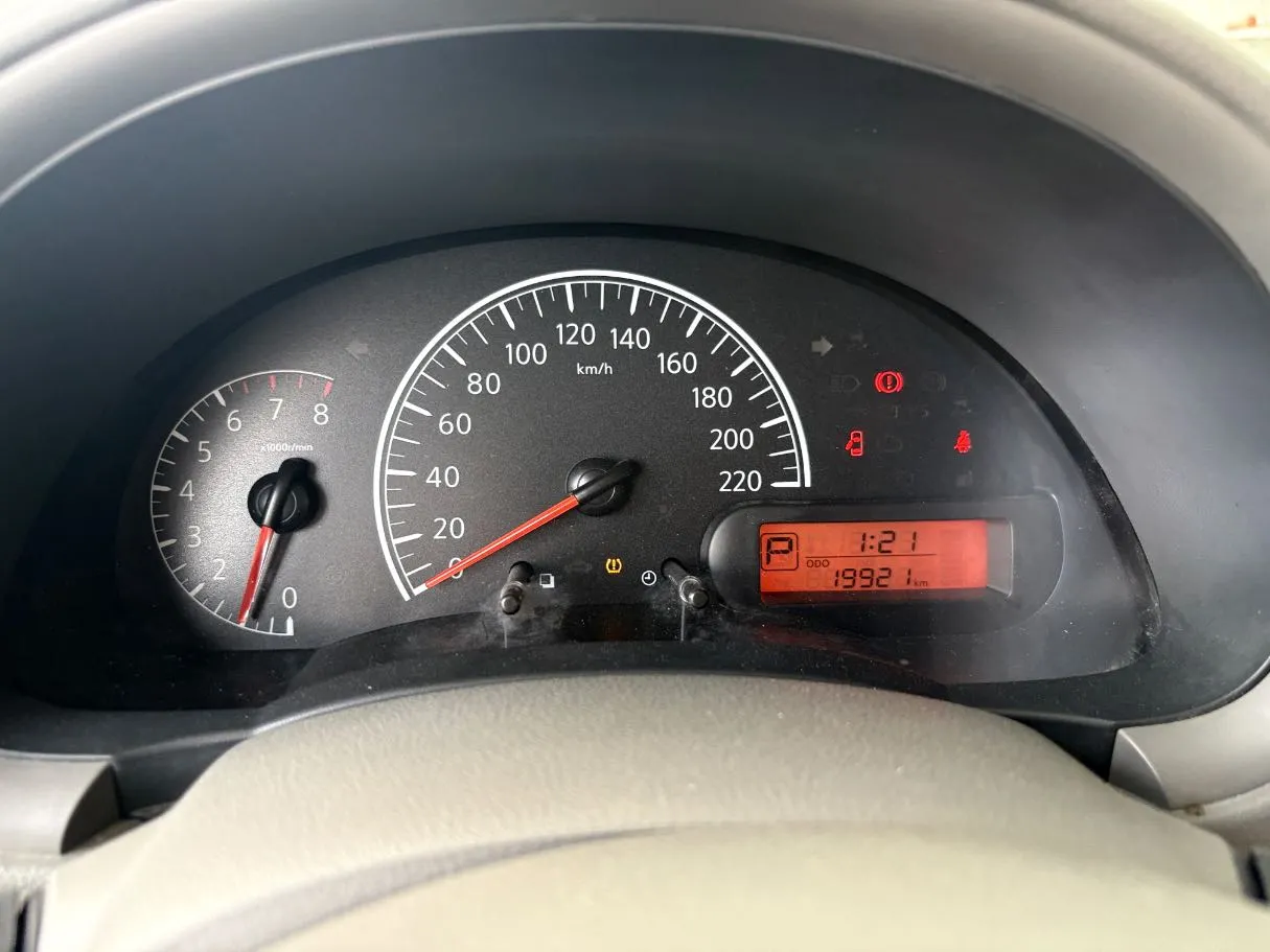 Car image 12