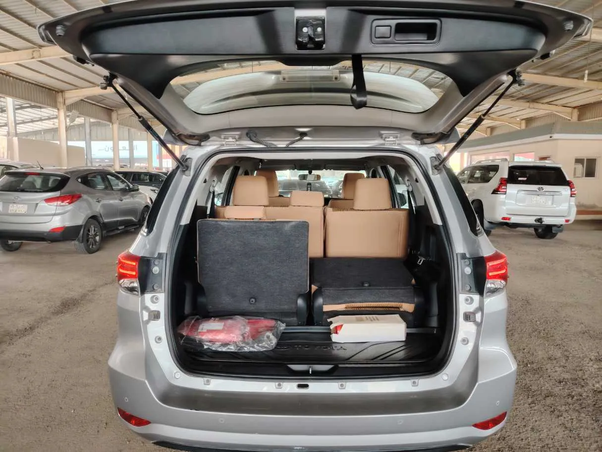 Car image 30