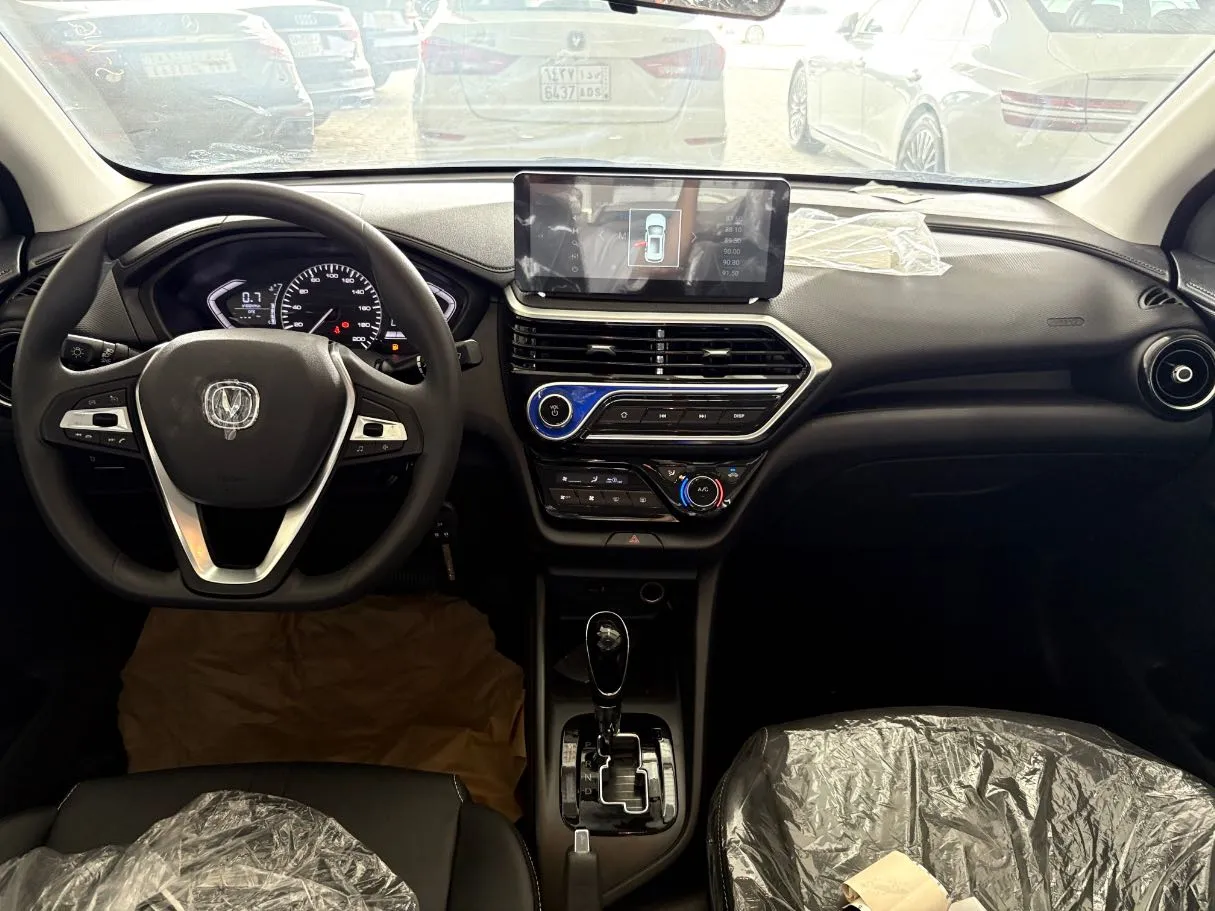 Car image 11