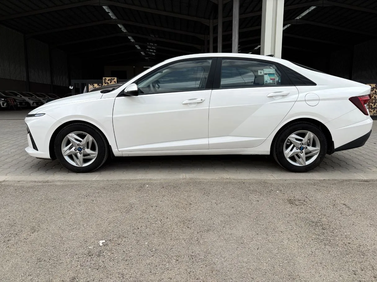 Car image 7