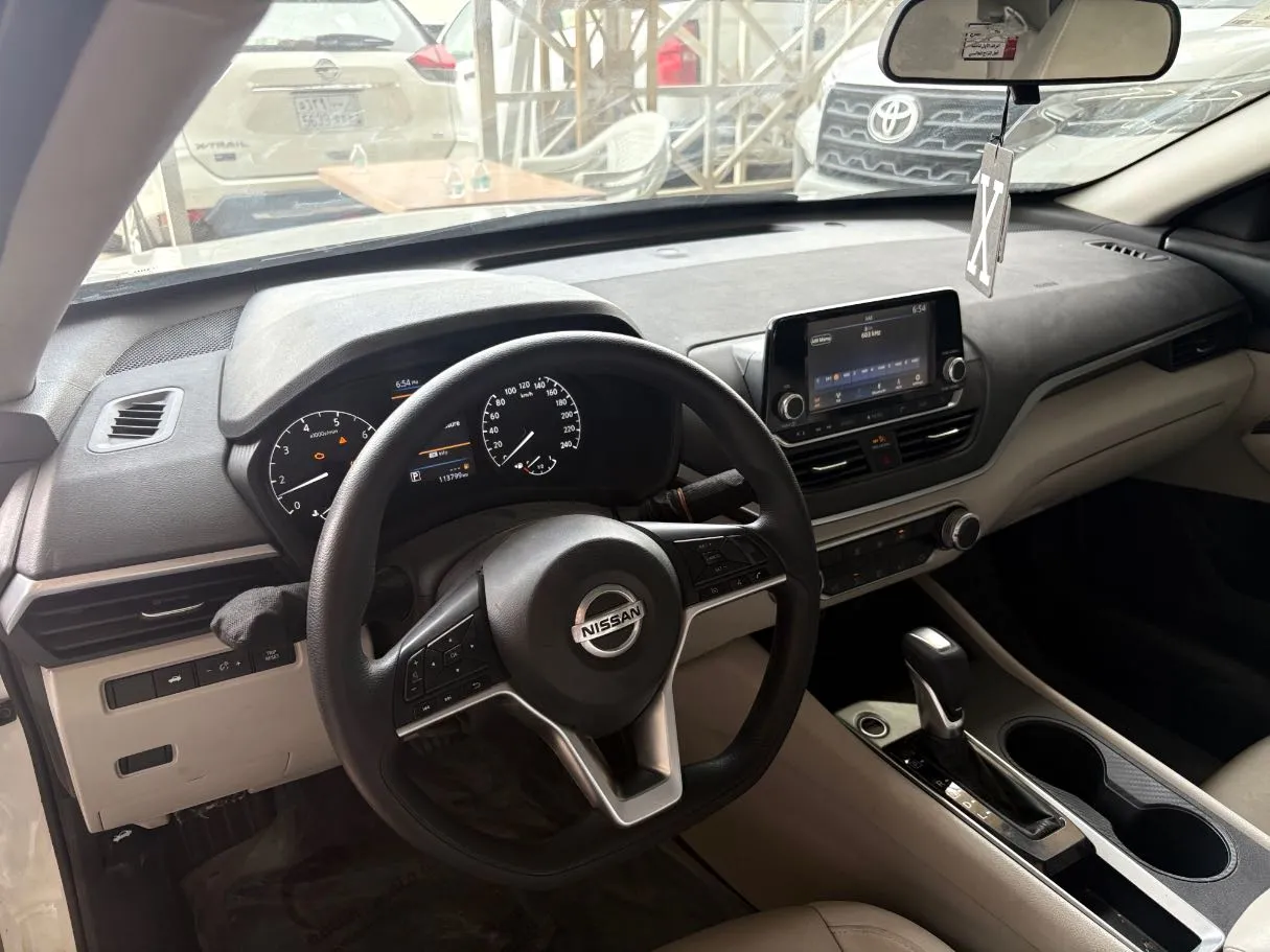 Car image 13