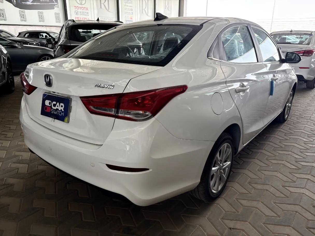Car image 4
