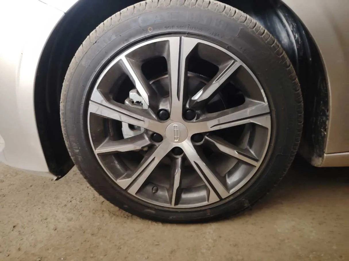 Car image 9