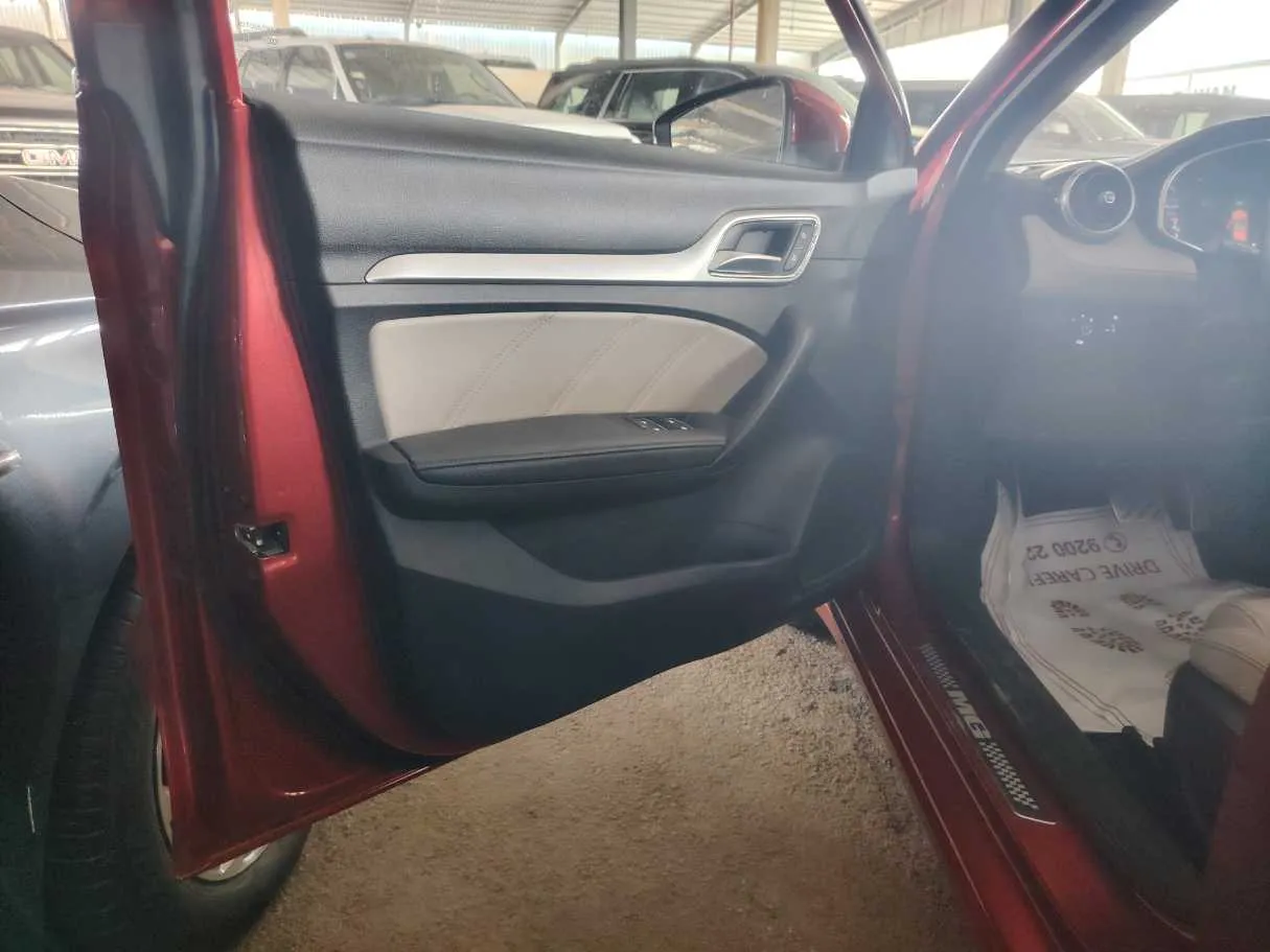 Car image 12