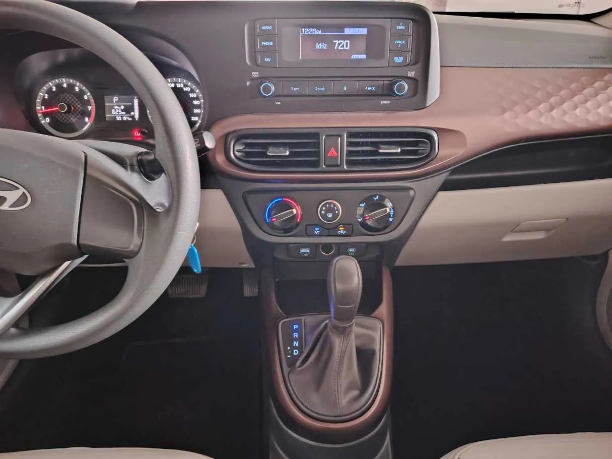 Car image 19