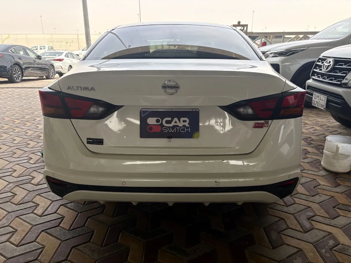 Car image 5