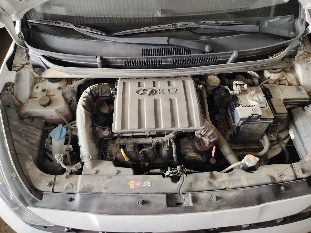 Car image 26