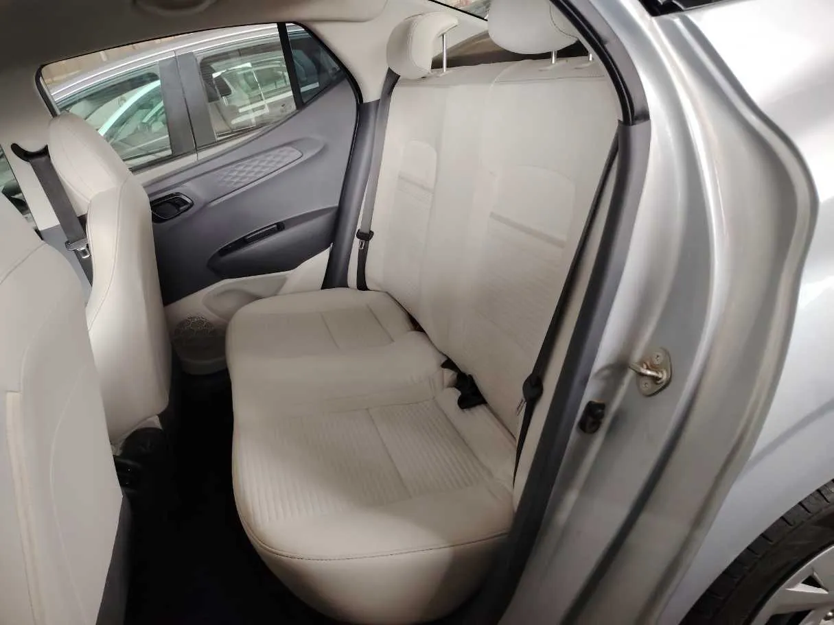 Car image 15