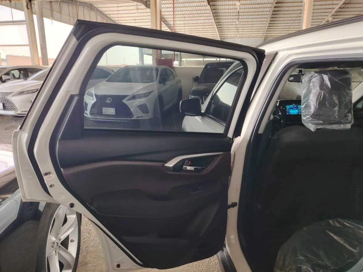 Car image 17