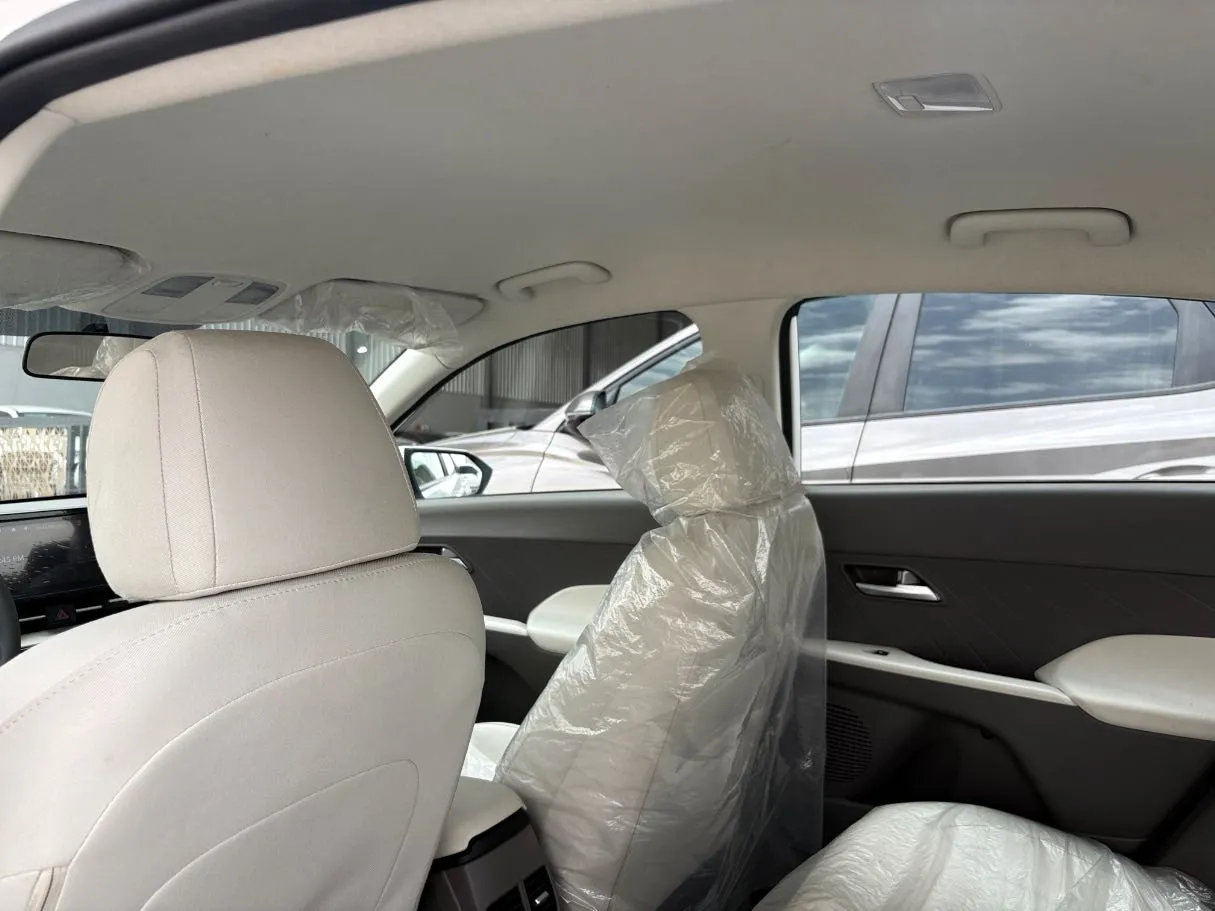 Car image 21
