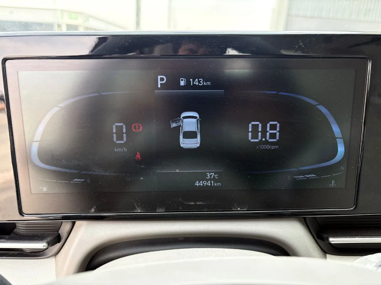Car image 12