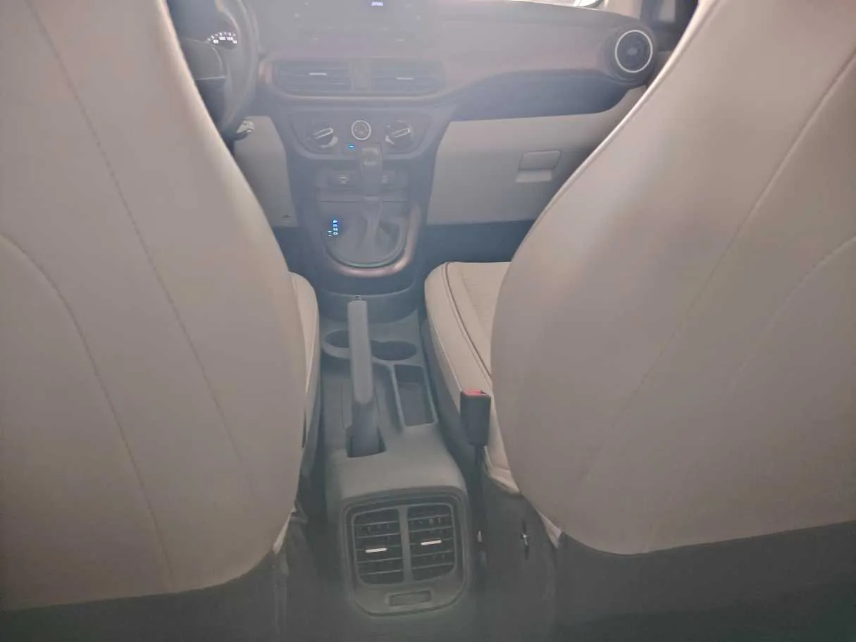 Car image 23