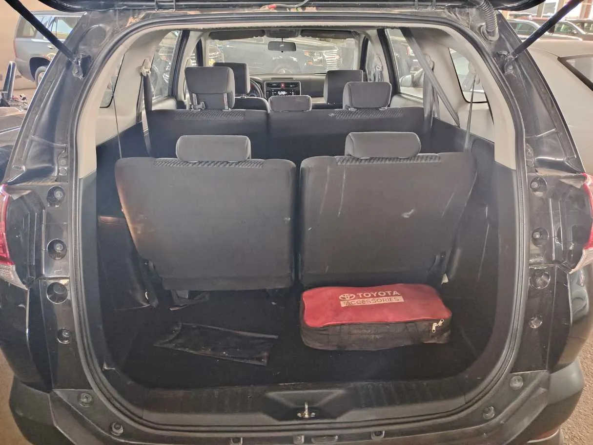 Car image 27
