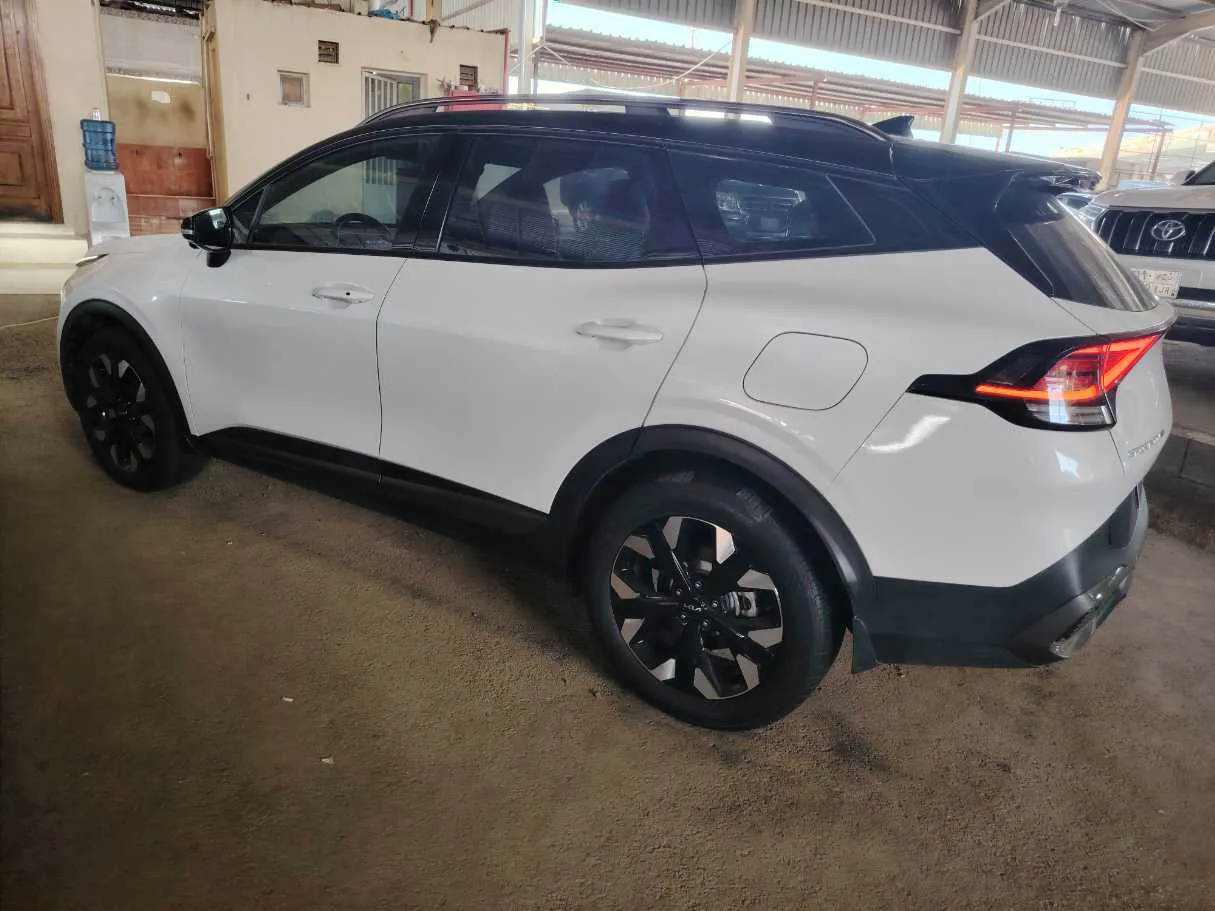 Car image 8