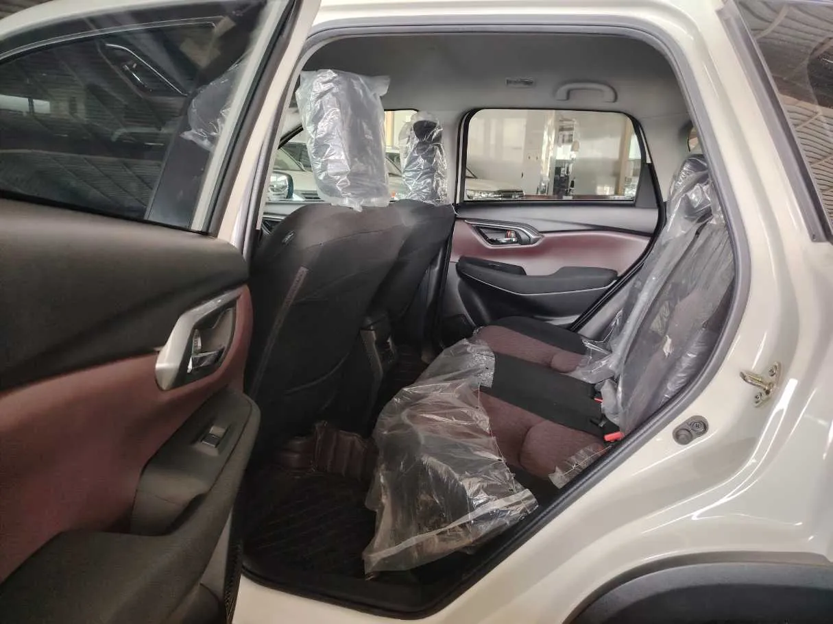 Car image 18