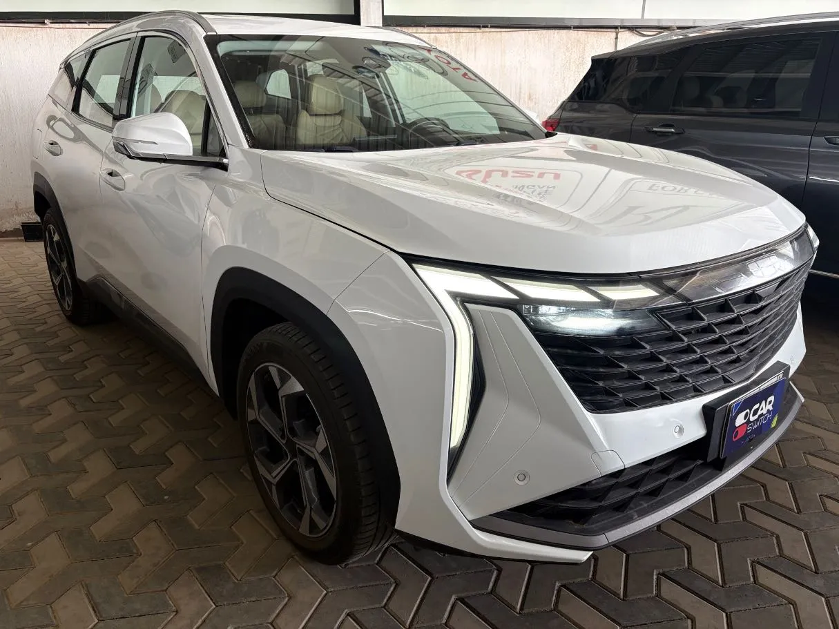 Car image 3