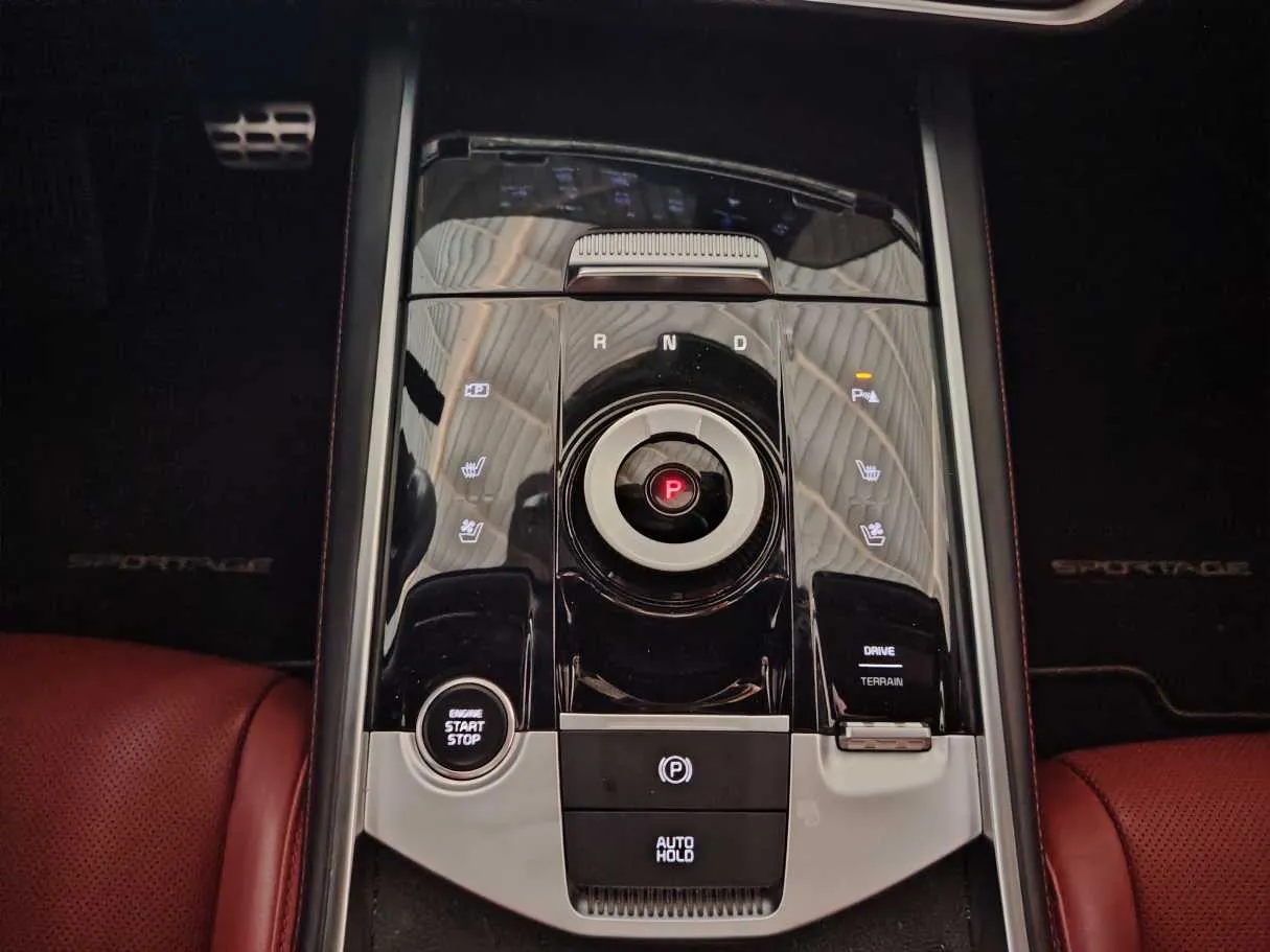 Car image 25