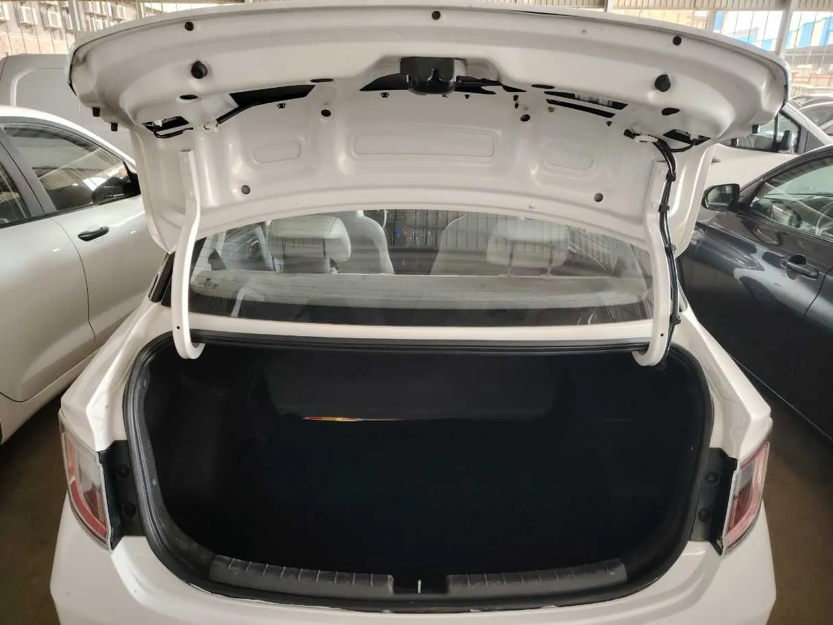 Car image 25